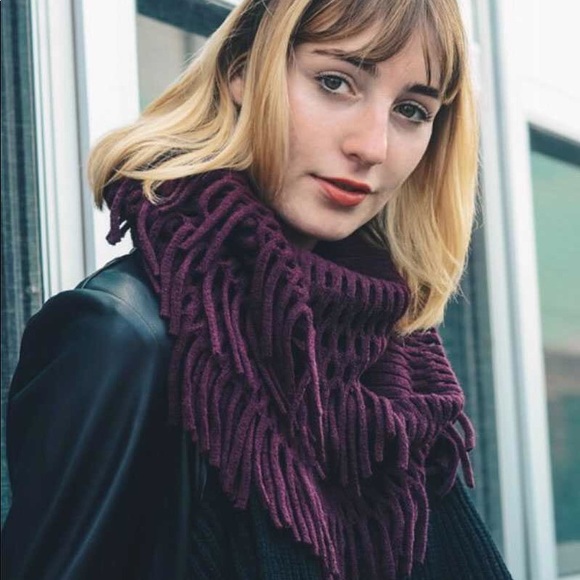 ‼️PRICE DROP TODAY‼️NEW✨Infinity fringe Scarf✨ - Picture 3 of 4
